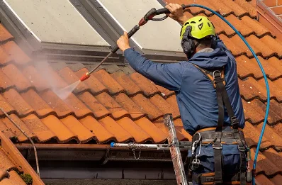 Démoussage et hydrofuge de toiture à Trescléoux